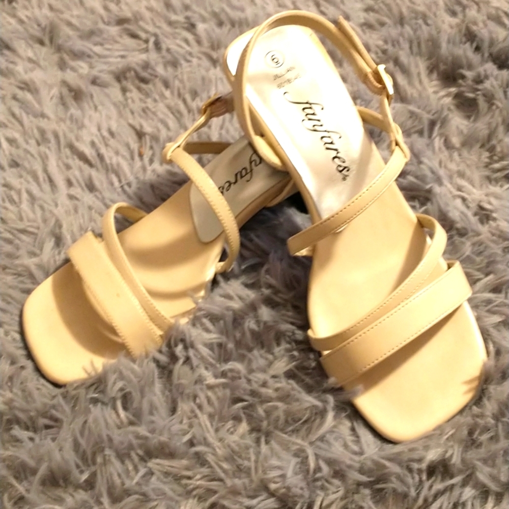 Fanfares Ladies nude color heels. Size 6